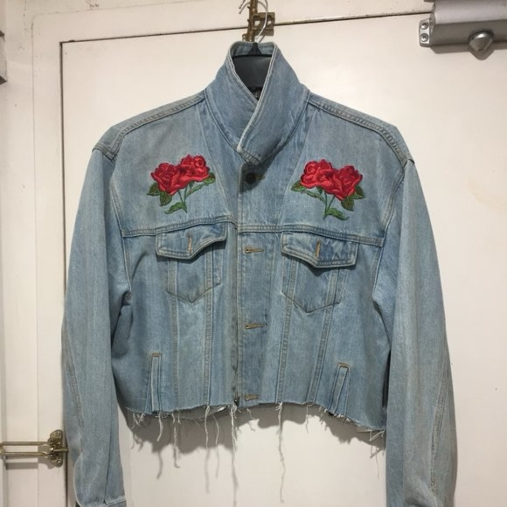 TNA CROPPED EMBROIDERED DENIM JACKETS SIZE L